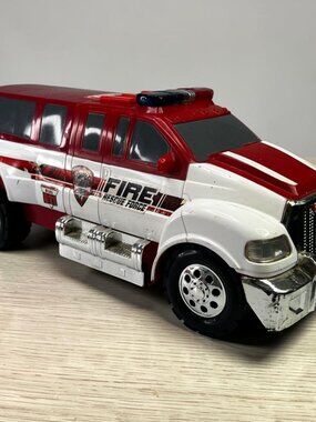 Tonka Hasbro Rescue Force Fire Rescue Vehicle W/ Lights & Sound 2010 Collectible
